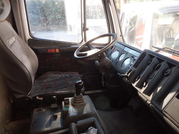 45#2949 Autocarro Mercedes 1844 con stanti e gru per legname in vendita - foto 13