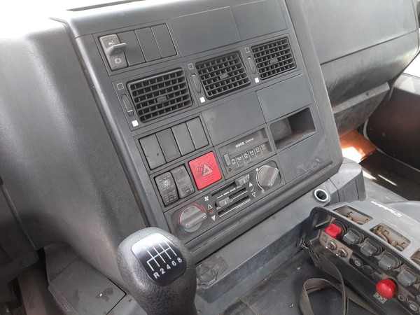57#2949 Iveco Magirus con gru in vendita - foto 2