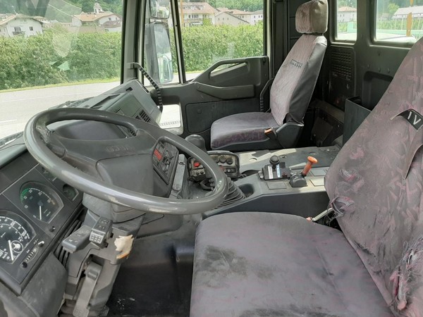 57#2949 Iveco Magirus con gru in vendita - foto 3