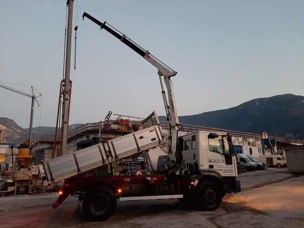 57#2949 Iveco Magirus con gru in vendita - foto 9