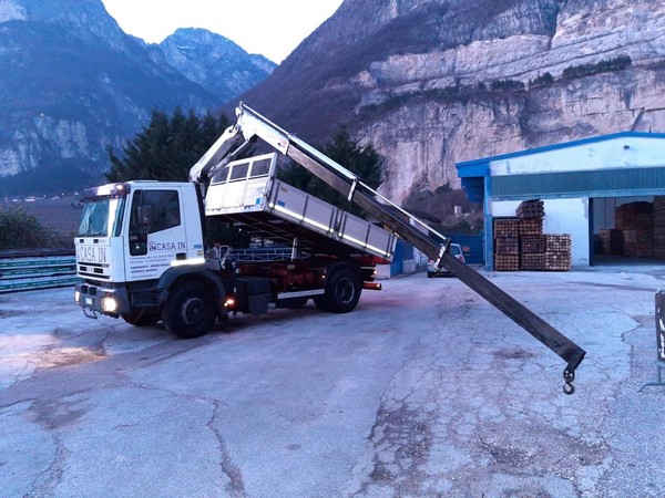 57#2949 Iveco Magirus con gru in vendita - foto 10