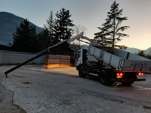 57#2949 Iveco Magirus con gru in vendita - foto 11