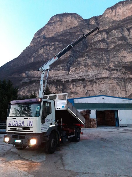 57#2949 Iveco Magirus con gru in vendita - foto 12