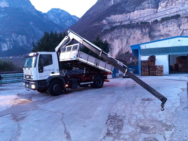 57#2949 Iveco Magirus con gru in vendita - foto 14