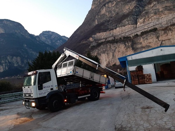 57#2949 Iveco Magirus con gru in vendita - foto 15