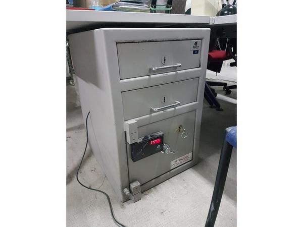 5#2974 Carrelli porta pacchi e arredi ufficio in vendita - foto 8