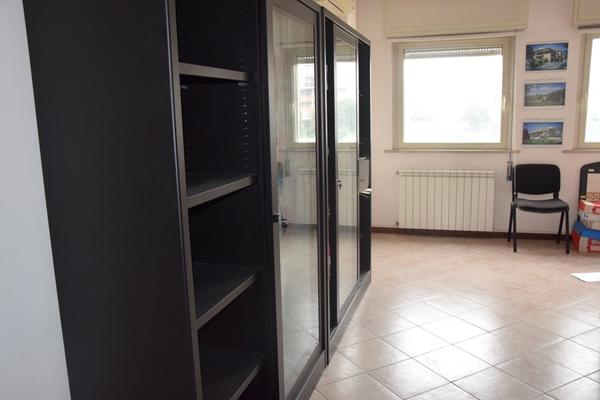1#2975 Arredi e attrezzature per ufficio in vendita - foto 2