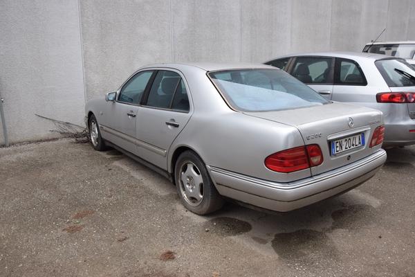 4#2993 Autovettura Mercedes E250 in vendita - foto 1
