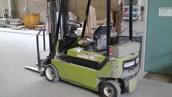2#3053 Macchinari  lavorazione marmo e carrello elevatore Clarck in vendita - foto 28