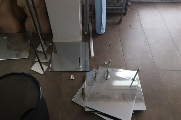 2#3054 Arredamento per negozio di abbigliamento in vendita - foto 13