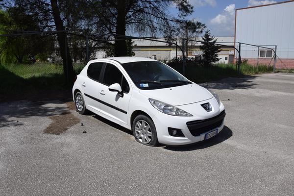 27#3066 Autocarro Peugeot 207 in vendita - foto 1