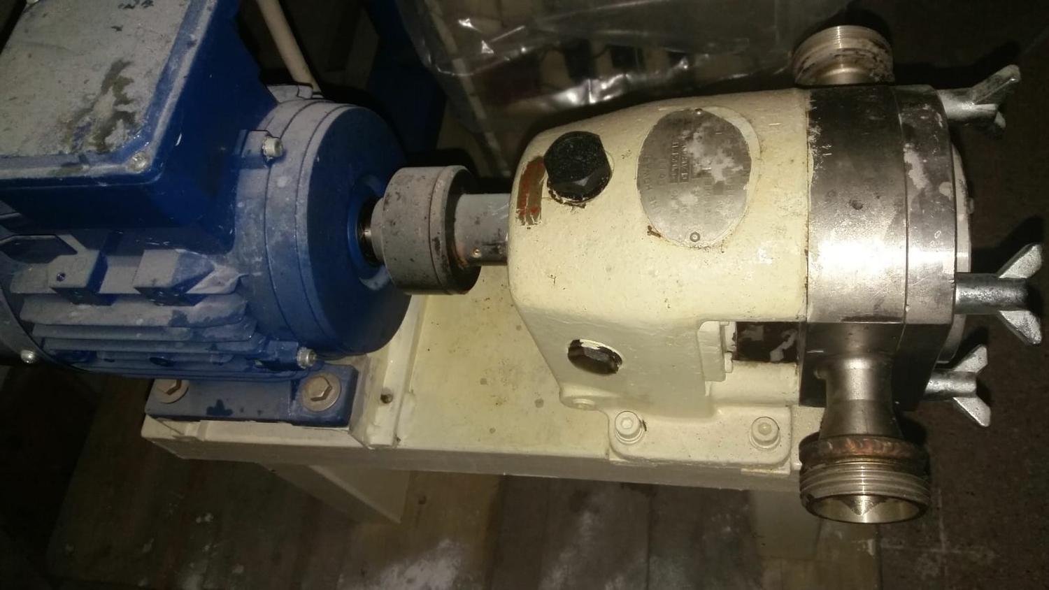 Lot Jaw pumps for molasses and glucose