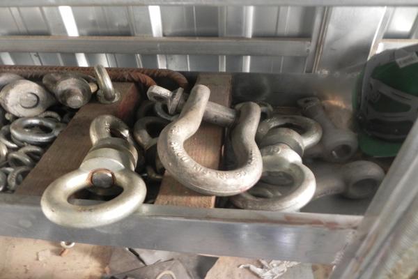 9#3078 Container uso deposito con bulloneria e ganci in vendita - foto 4