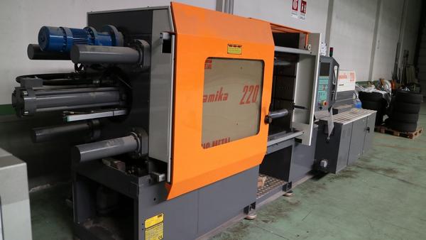 1#3109 Pressa ad iniezione per produzione tappi Plastic metal in vendita - foto 16