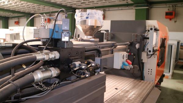 1#3109 Pressa ad iniezione per produzione tappi Plastic metal in vendita - foto 23