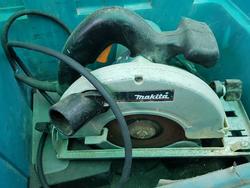 Makita circular saw and cross props - Lot 3 (Auction 3110)