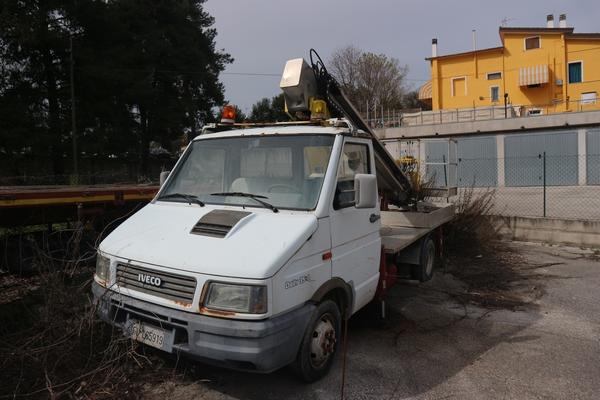 7#3112 Autoveicolo Iveco con piattaforma in vendita - foto 3