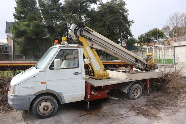 7#3112 Autoveicolo Iveco con piattaforma in vendita - foto 4