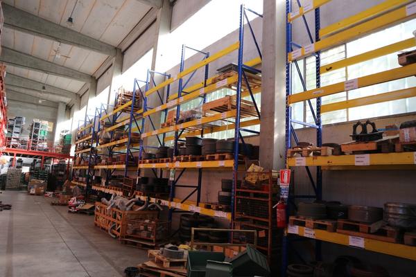 2#3129 Scaffalature e ricambi per autotreni e autoveicoli in vendita - foto 26