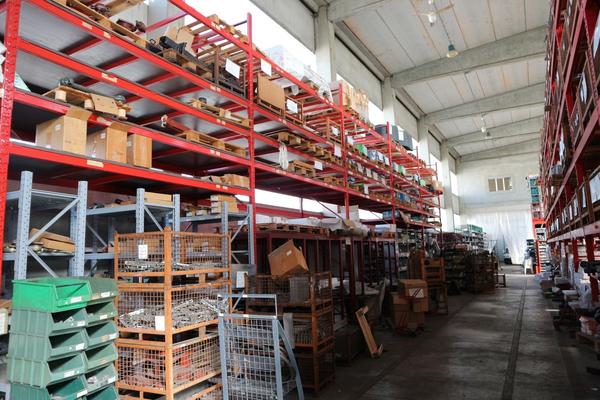 2#3129 Scaffalature e ricambi per autotreni e autoveicoli in vendita - foto 27
