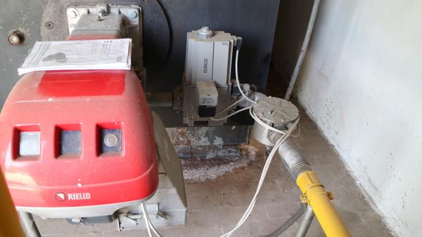 3#3153 Bruciatore Riello completo di accessori in vendita - foto 8