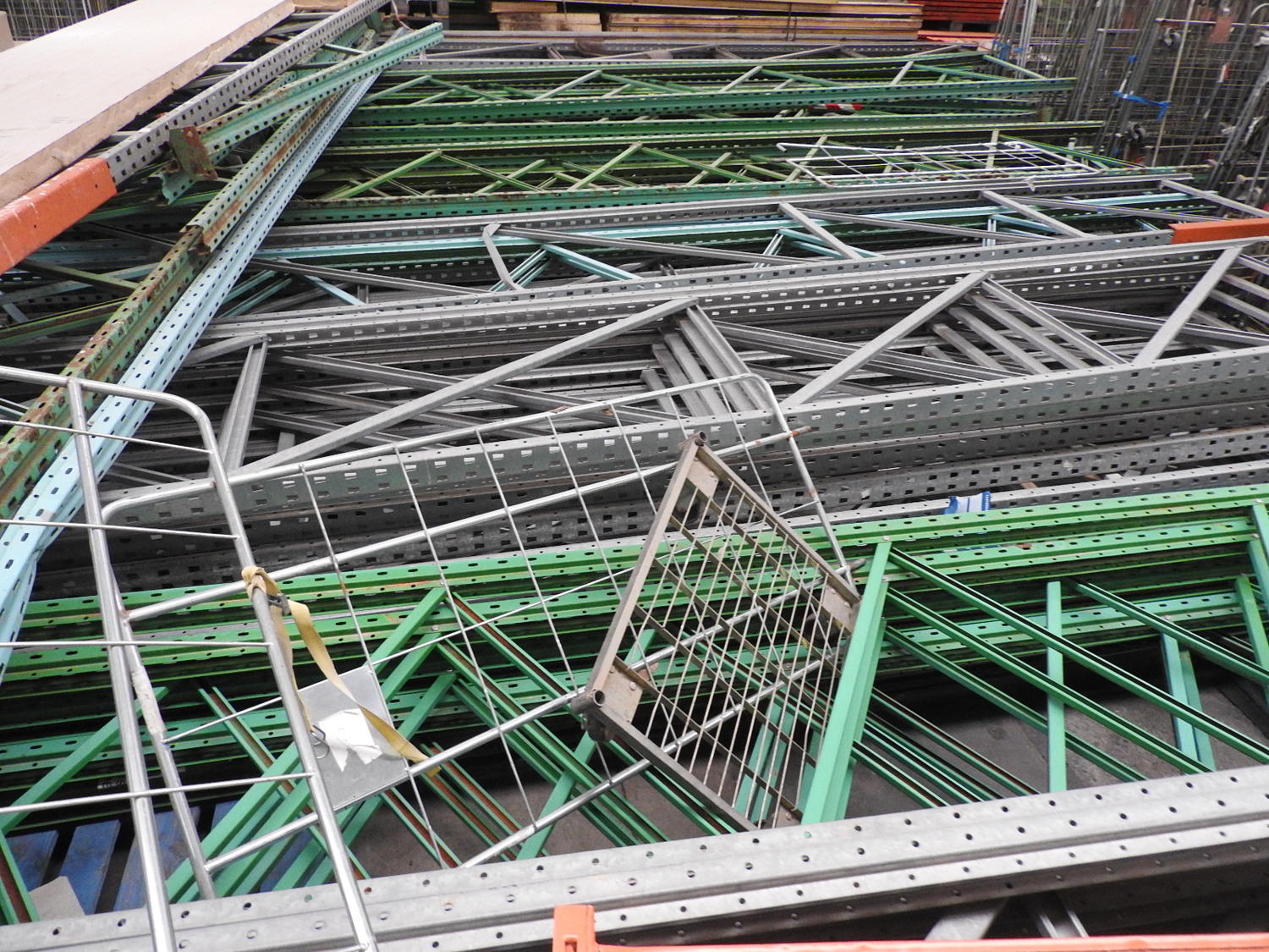 Lot Pallet racking