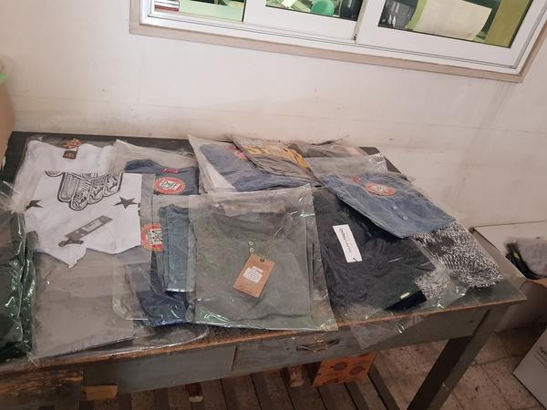 4#3157 Abbigliamento uomo donna in vendita - foto 18