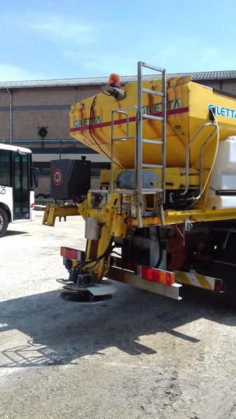 1#3166 Macchina operatrice Iveco Magirus 120-30 e spargisale Giletta in vendita - foto 3