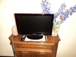 Tv Samsung e divano con penisola - Lotto 3 (Asta 3169)