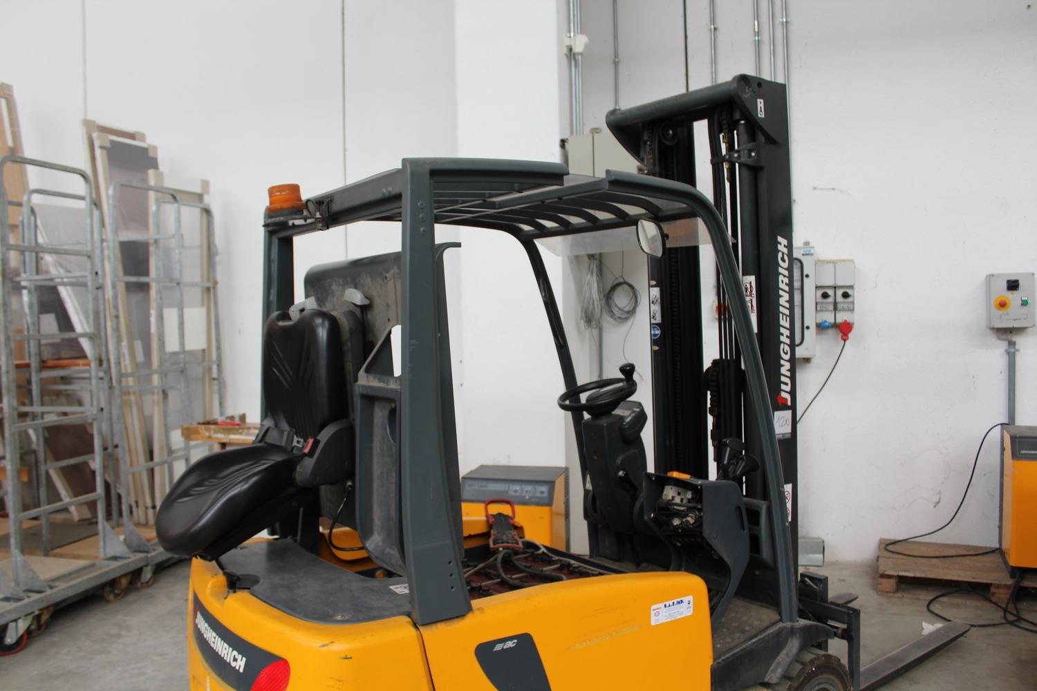 Lot Jungheinrich lift truck