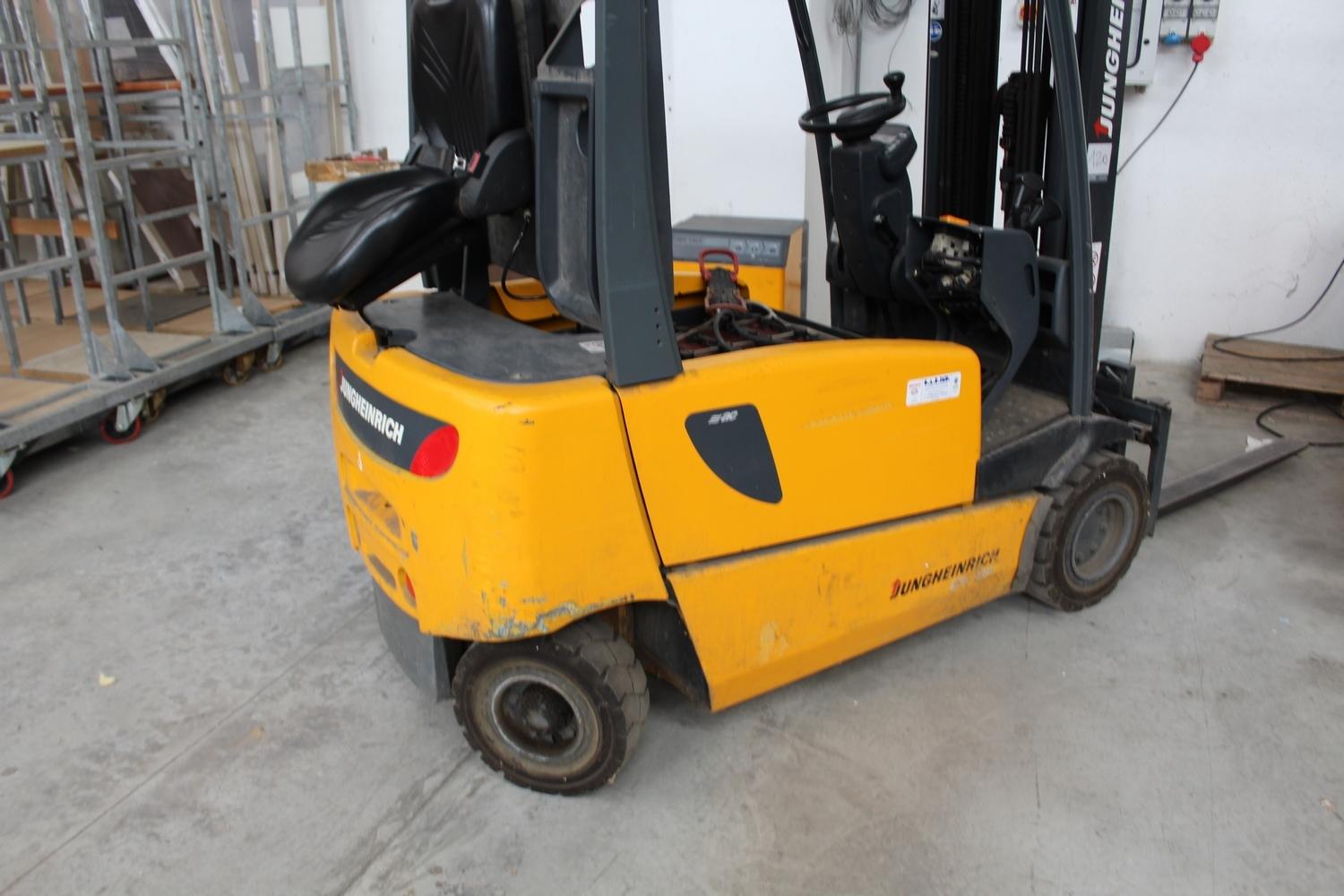 Lot Jungheinrich lift truck