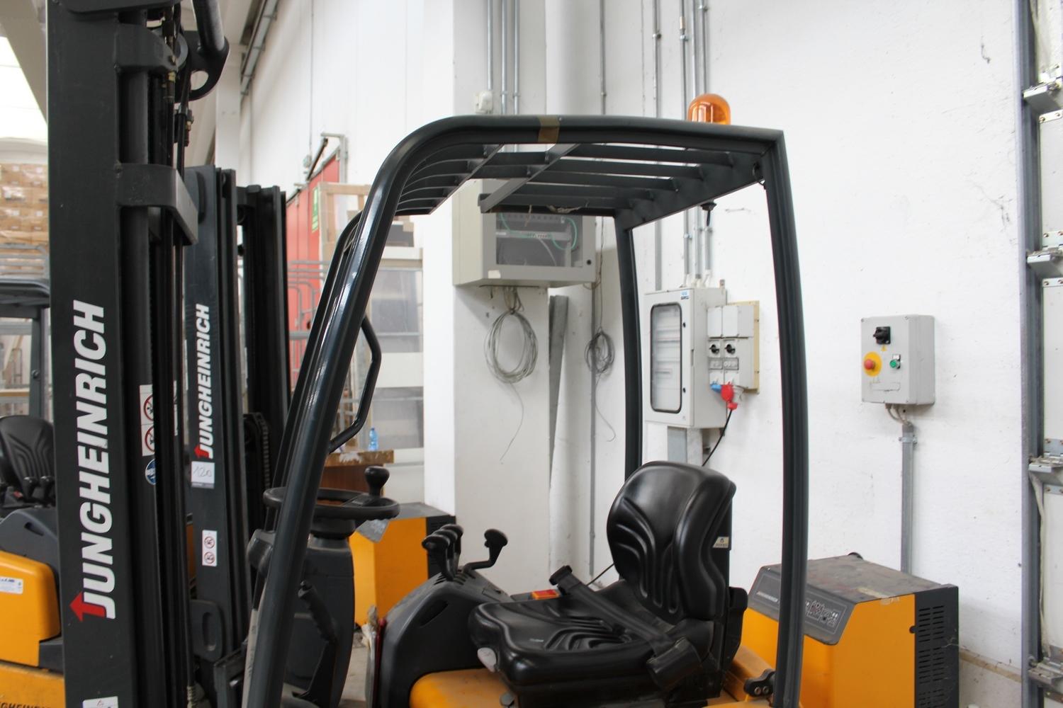 Lot Jungheinrich lift truck
