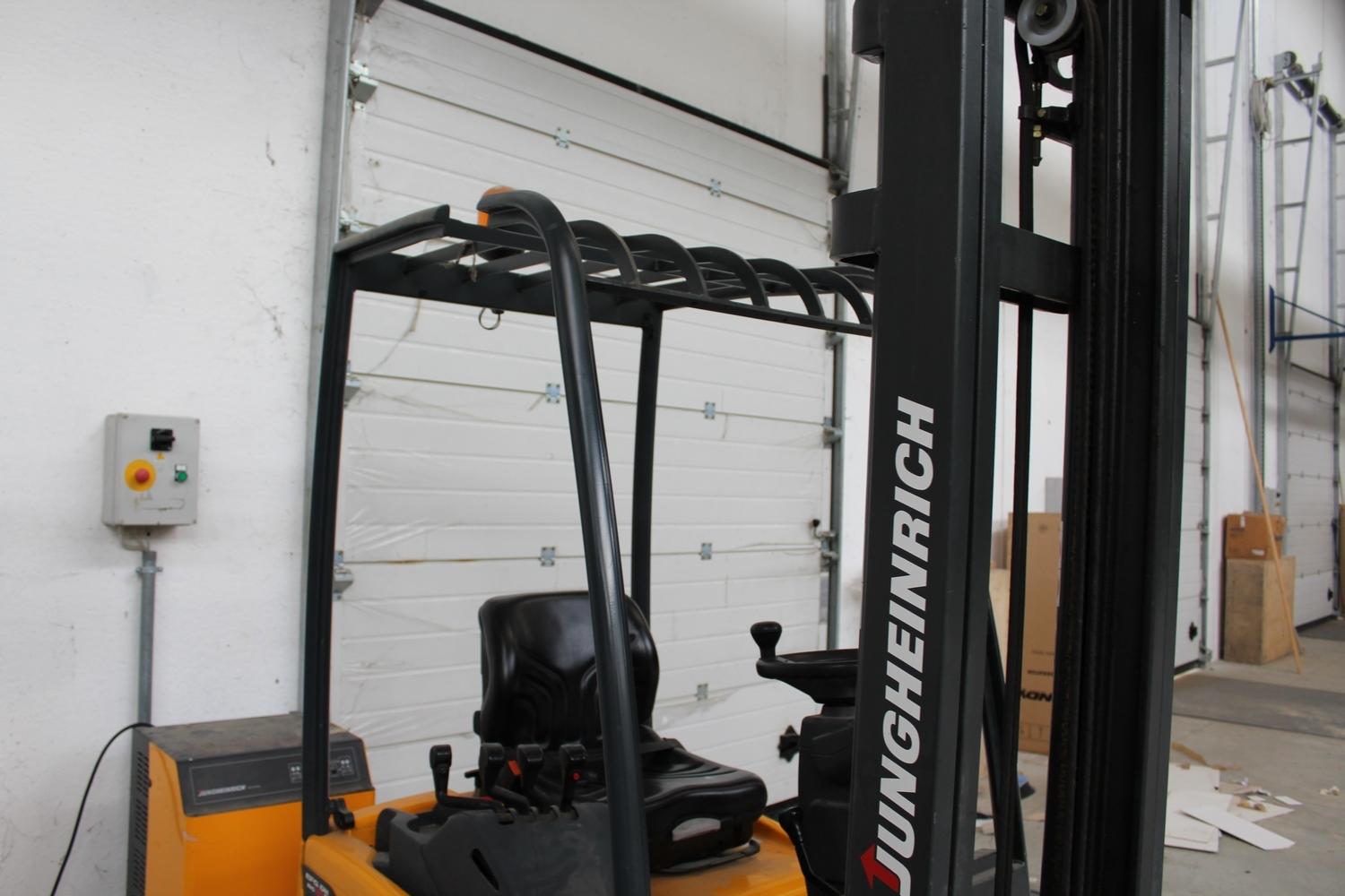 Lot Jungheinrich lift truck