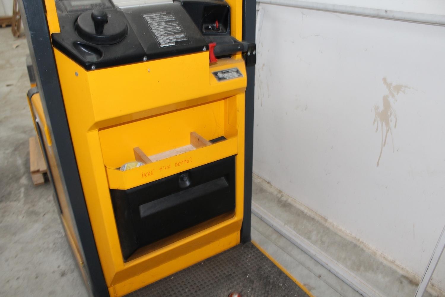 Lot Jungheinrich lift truck