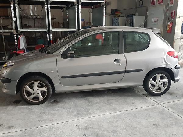 26#3215 Autoveicolo Peugeot 206 in vendita - foto 2