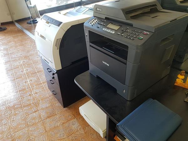 29#3215 Arredamento ufficio in vendita - foto 1