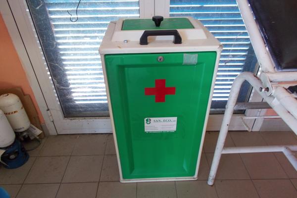 2#3255 Registratori di cassa e materiale infermeria in vendita - foto 2