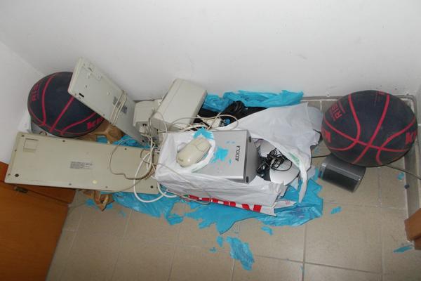 2#3255 Registratori di cassa e materiale infermeria in vendita - foto 28