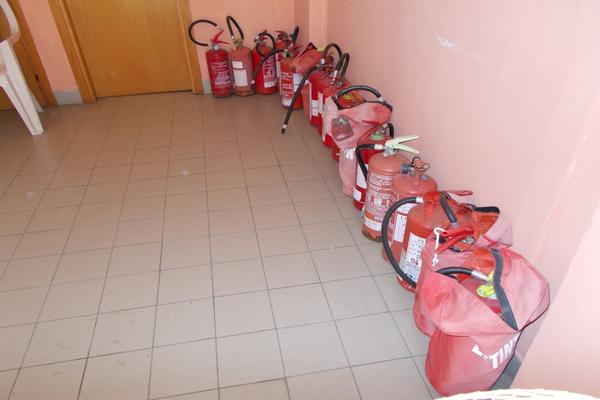 2#3255 Registratori di cassa e materiale infermeria in vendita - foto 40