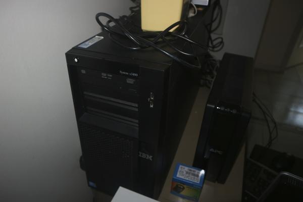 8#3266 Server IBM e gruppo di continuitࠁPC in vendita - foto 1