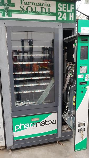 4#3269 Vetrina farmaci Daint in vendita - foto 1