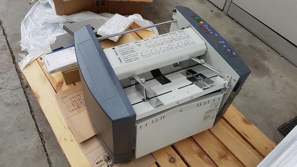 23#3270 Piega fogli Tosingraf e stampante Roland in vendita - foto 1