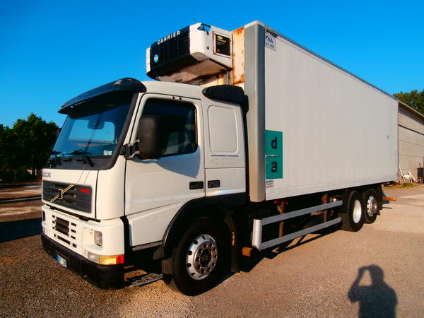 12#3278 Volvo FM7 con furgone isotermico in vendita - foto 2