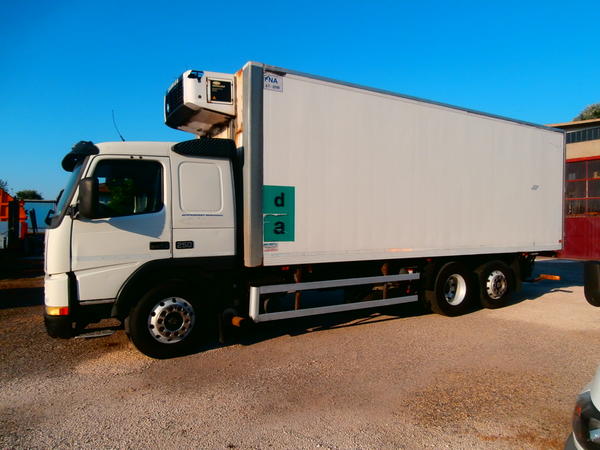 12#3278 Volvo FM7 con furgone isotermico in vendita - foto 3