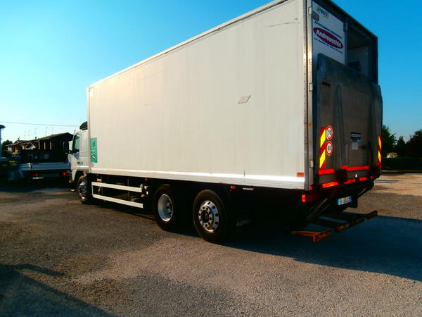 12#3278 Volvo FM7 con furgone isotermico in vendita - foto 4