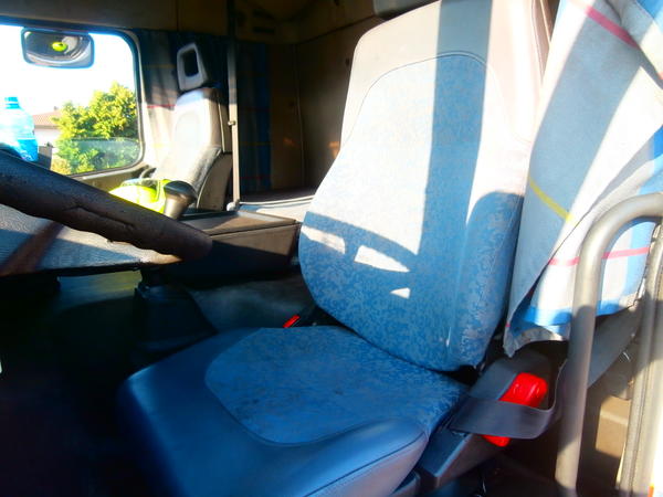 12#3278 Volvo FM7 con furgone isotermico in vendita - foto 6
