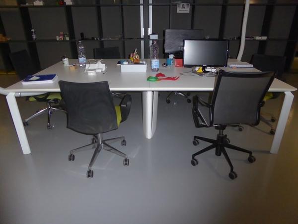 103#3279 Scrivania e tavolo rotondo in vendita - foto 1