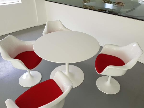 76#3279 Tavolo tondo e sedie Saarinen in vendita - foto 3