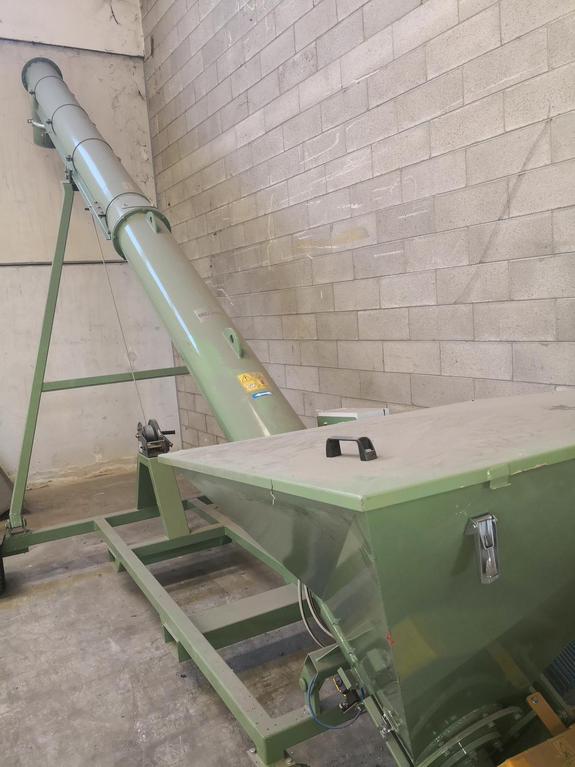 Lot AG / 300-T Beccaria vertical mixer for augers