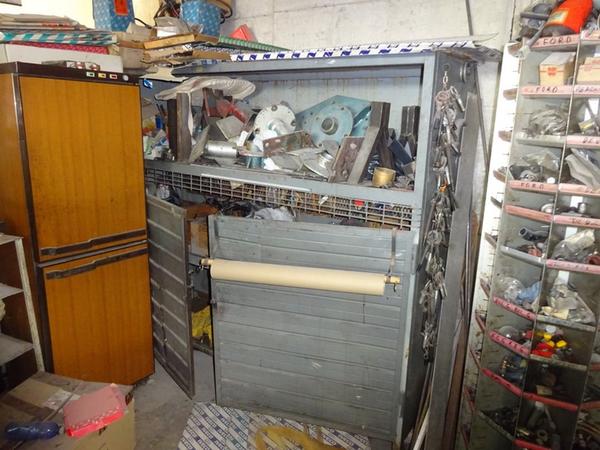 64#3380 Scaffali e banco da lavoro in vendita - foto 1